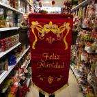 Este estandarte de terciopelo dar&aacute; un toque nobiliario a tu casa. Con &eacute;l tu cena de Nochebuena se parecer&aacute; m&aacute;s a un banquete en el comedor de Hogwarts. Pura clase. Precio: 19,95 euros.