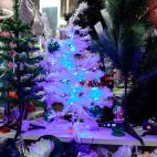 Este abeto blanco podr&iacute;a adaptarse perfectamente a cualquier discoteca de Ibiza. En casa es imprescindible poner adornos, sobre todo si las paredes son blancas. M&aacute;s que nada para que no pase desapercibido... Precio: 1,50 euros.