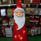 No hay palabras para describir el cuerpo de este Pap&aacute; Noel. Vale que no es de naturaleza escultural &mdash;por algo le llaman el gordo del Polo Norte&mdash;, pero entre los michelines y esta forma de cono no tenemos dudas de que preferimo...