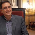 5c8b7139200000450470c560