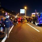 Grupos independentistas, que protestan por la celebraci&oacute;n en Barcelona del Consejo de Ministros, han cortado media docena de carreteras en Catalu&ntilde;a.