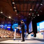 5c8a332a250000e203c8bf90