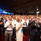 5c8a3330250000e203c8bf94