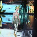 En el desfile de Andrés Sarda en la 60ª edición de Mercedes-Benz Fashion Week Madrid, primavera/verano 2015.