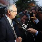 El c&oacute;nsul general de Espa&ntilde;a en R&iacute;o de Janeiro, Manuel Salazar, habla con la prensa tras el crimen.