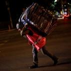 5c8aa316250000520681708e