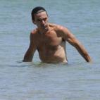 El expresidente del Gobierno, al remojo en Cerdeña (Italia) en 2009.