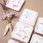 Marca y d&oacute;nde encontrarlo: Creadas por la artista y dise&ntilde;adora Andrea Zarraluqui, son piezas de porcelana pintadas a mano de la firma Slow Love, y se encuentran en su web Por cu&aacute;nto: 20 euros Donaci&oacute;n: &Iacute;...