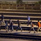 5c8b7fa1360000c81a6d3cb3