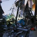 ANKARA, TURKEY - DECEMBER 13 : Rescue workers evacuate injured passengers after high-speed train crashed in Turkish capital Ankara on December 13, 2018. (Photo by Dogukan Keskinkilic/Anadolu Agency/Getty Images)
