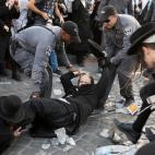 5c8abc49250000520681a60b