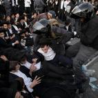 5c8abc4a360000ba1a6bf918