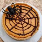 La masa se prepara con harina, mantequilla y yema de huevo, mientras que el relleno es de calabaza, leche condensada, almendras, pi&ntilde;ones, mantequilla y canela. Si ya te est&aacute;s relamiendo, aqu&iacute; puedes encontrar la receta completa.