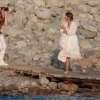 5c8ab9fa240000f7054c562b