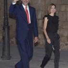 5c8b277c360000c81a6c9add