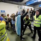 5c8a4dd6240000f404a2e901