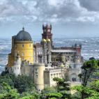 Si te apasionan los castillos, esta excursi&oacute;n es obligada. Si no te llaman la atenci&oacute;n, con m&aacute;s raz&oacute;n deber&iacute;as visitarlo: es imposible que no se te ericen los pelos con semejante construcci&oacute;n. Su fachada...