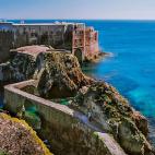 Las palabras se quedan cortas al hablar de las Islas Berlengas. Son un verdadero para&iacute;so en pleno Oc&eacute;ano Atl&aacute;ntico: aguas cristalinas, calas de arena blanca, residencia de cientos de especies marinas y hogar de multitud de g...