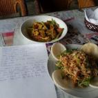 Disfruto muchísimo. Se me pasa volando. Me encanta cocinar en la misma cocina del restaurante. Y la verdad es que el resultado es bastante bueno. Después, masaje. Desde Camboya no había vuelto a darme uno…tocaba. El bochorno sigue siendo ...