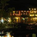 Y los montones de tiendas de ropa a medida. Porque si por algo es famoso, es por la ropa a medida. En un día tienes lo que quieras. Pero si tienes tiempo, mejor dejar un par de días. A mí me parece una locura -que me encanta, claro.