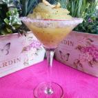 El toque maestro es espolvorearlo con semillas de amapola y servirlo en una copa con el borde recubierto de azúcar. ¿A que apetece? Consulta la receta completa en CookPad