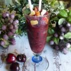 La mayor complicación es deshuesar las cerezas. Una vez las tengas, con azúcar, agua, gelatina y un chorrito de este licor (opcional) podrás preparar esta bebida tan original. Consulta la receta completa en CookPad