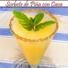 Con media piña, medio limón y el alcohol podrás preparar este sorbete ideal para cuando tengas invitados en casa. Consulta la receta completa en CookPad