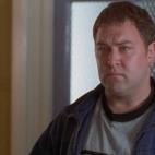 Obrero desempleado, es el mejor amigo de Gaz, que siempre lo mete en problemas. Adora a su mujer, Jean, pero sus graves inseguridades f&iacute;sicas le impiden demostrarlo.