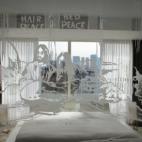 Por último, un clásico: el hotel Hilton de Ámsterdam. En esta ocasión no fue testigo de una obra literaria, una canción o un cuadro. En 1969, la habitación 702 de este hotel en la capital holandesa fue testigo de como John Lennon y Yoko On...