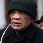 Barber naci&oacute; en Liverpool (Inglaterra) en 1951 y vivi&oacute; una infancia traum&aacute;tica en diversos orfanatos y casas de acogida por la ciudad, tras perder a sus padres con siete a&ntilde;os. Esa experiencia le sirvi&oacute; despu&ea...