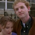 El nuevo novio de Mandy, exmujer del protagonista, es un tipo que aporta estabilidad y parece quererla mucho, pero Gaz no soporta que quiera meterse tanto en la relaci&oacute;n que mantiene tanto con ella como con su hijo. A&uacute;n as&iacute;,...