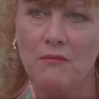 La mujer de Gerald est&aacute; acostumbrada a la buena vida: tiene un gran jard&iacute;n, todo tipo de electrodom&eacute;sticos punteros y hasta un aparato de rayos UVA. Asiste con su marido a clases de baile y quiere ir de vacaciones a un lugar...