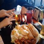 Quizás por ser ciudad universitaria y por el buen tapeo del que goza la ciudad, en los últimos años ha sido uno de los destinos preferidos por las despedidas de solteros de ambos sexos. Tanto es así que zonas como la calle Elvira se vuelven ...