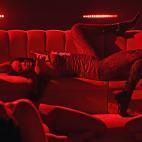 Rihanna, en un sofá