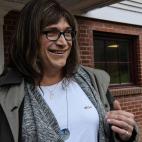 Christine Hallquist, que podr&iacute;a convertirse en la primera gobernadora transexual en la historia de EEUU, tras votar.