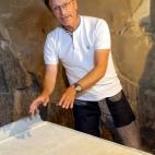 El profesor franc&eacute;s Frederic Colin, jefe de la misi&oacute;n francesa, habla tras el descubrimiento del sarc&oacute;fago.