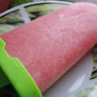 Una combinación perfecta para las noches de verano. La receta se puede adaptar para niños: basta con no añadir el alcohol. Consulta la receta completa en CookPad