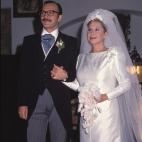 Lina Morgan vestida de novia en la serie de televisión Compuesta y sin novio junto al actor José Coronado