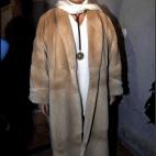 Lina Morgan durante el 'besapies' del Cristo de Medinacelli