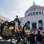 5c8b39a4240000f404a4637b