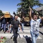 5c8b39a5240000f7054d2705