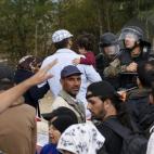 5c8b3917240000f404a46257