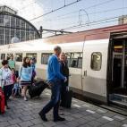 5c8b0bc2360000e01c6c588a