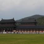 Fue fundado en el año 18 a.C. Baekje fue uno de los tres reinos de Corea, además de Silla y Goguryeo. El complejo Cultural pretende aglutinar el legado cultural de este reino a la construcción del estado moderno de Corea del Sur.