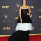 Blanco, negro, tul y palabra de honor. Y sin ser nada obvio ni princesil. Bien jugado por la protagonista de This is us.