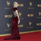 M&aacute;s que de Expediente X, Anderson parec&iacute;a sacada de Juego de Tronos con ese terciopelo granate, la corona de trenzas y el extra&ntilde;o cors&eacute; transparente a su espalda. No muy bien&hellip;