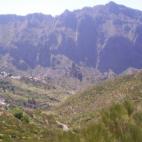 La parte menos conocida de Canarias son sus montañas y rutas para hacer senderismo. Las islas más occidentales cuentas con excelentes paredes y caminos que se disfrutan más con la compañía de tu fiel mascota. Un ejemplo de ello es Masca, al...