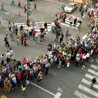 Colas para entrar en el Tarraco Arena de Tarragona donde el presidente de la Generalitat, Carles Puigdemont, y el vicepresidente del Govern, Oriol Junqueras, protagonizan un acto unitario del independentismo en favor de la celebraci&oacute;n de ...
