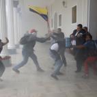 5c8a9083240000f404a33bf1