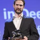 El director de EEUU Jake Mahaffy, galardonado por 'Free in deed'.